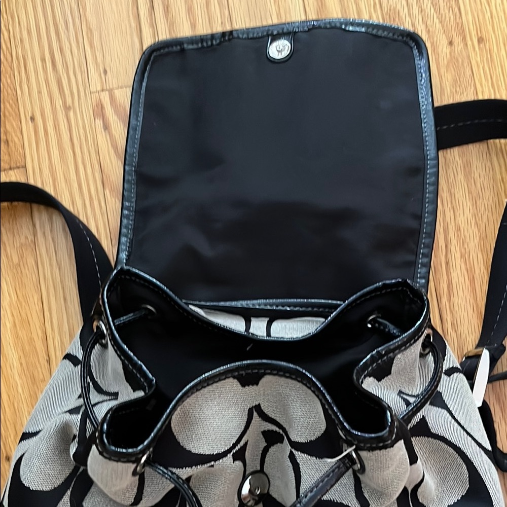 Coach Signature Pattern Backpack - Picture 2 of 4